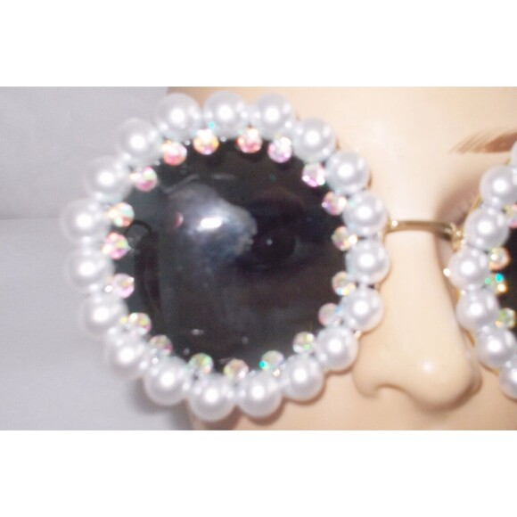 UNIQUE BOUTIQUE PEARL & RHINESTONE ROUND OVERSIZED SUNGLASSES - Picture 2 of 4